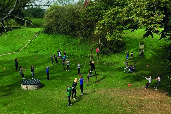 Activiteit teamspel Teamspel activiteit buiten Fort Vechten